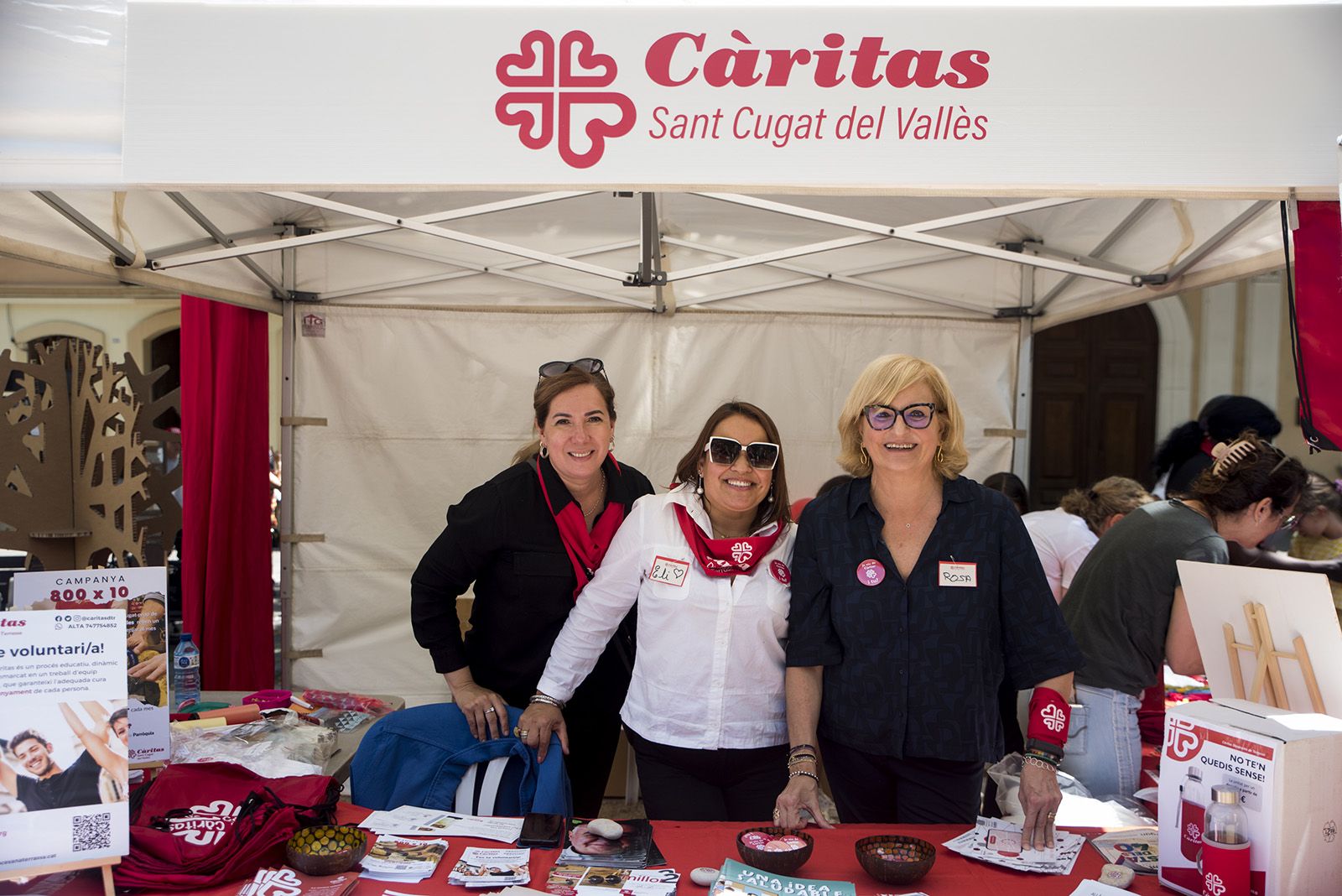 L'estand de Càritas. FOTO: Bernat Millet. 