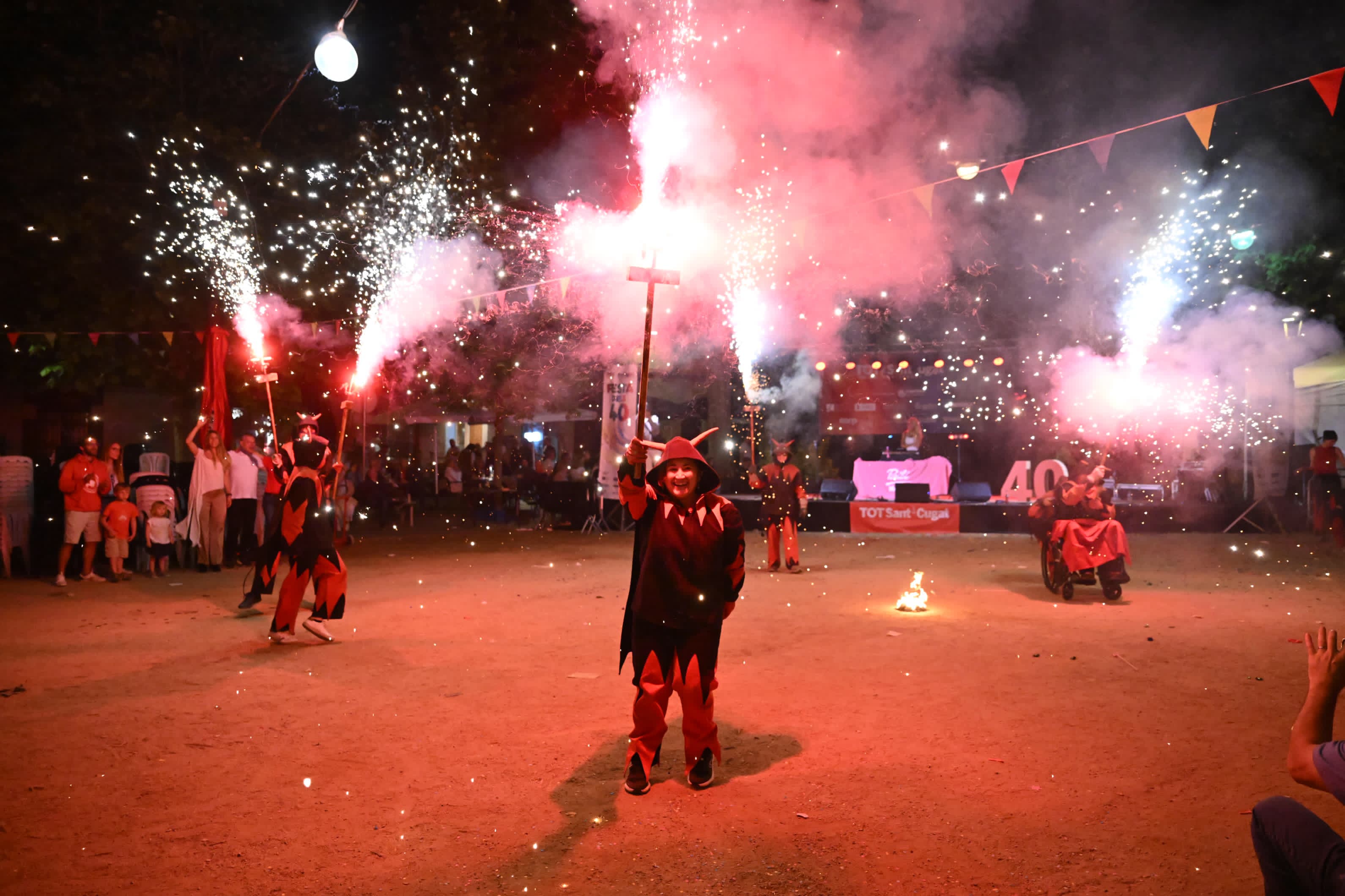 Final de festa amb Diables FOTO: Albert Canalejo 