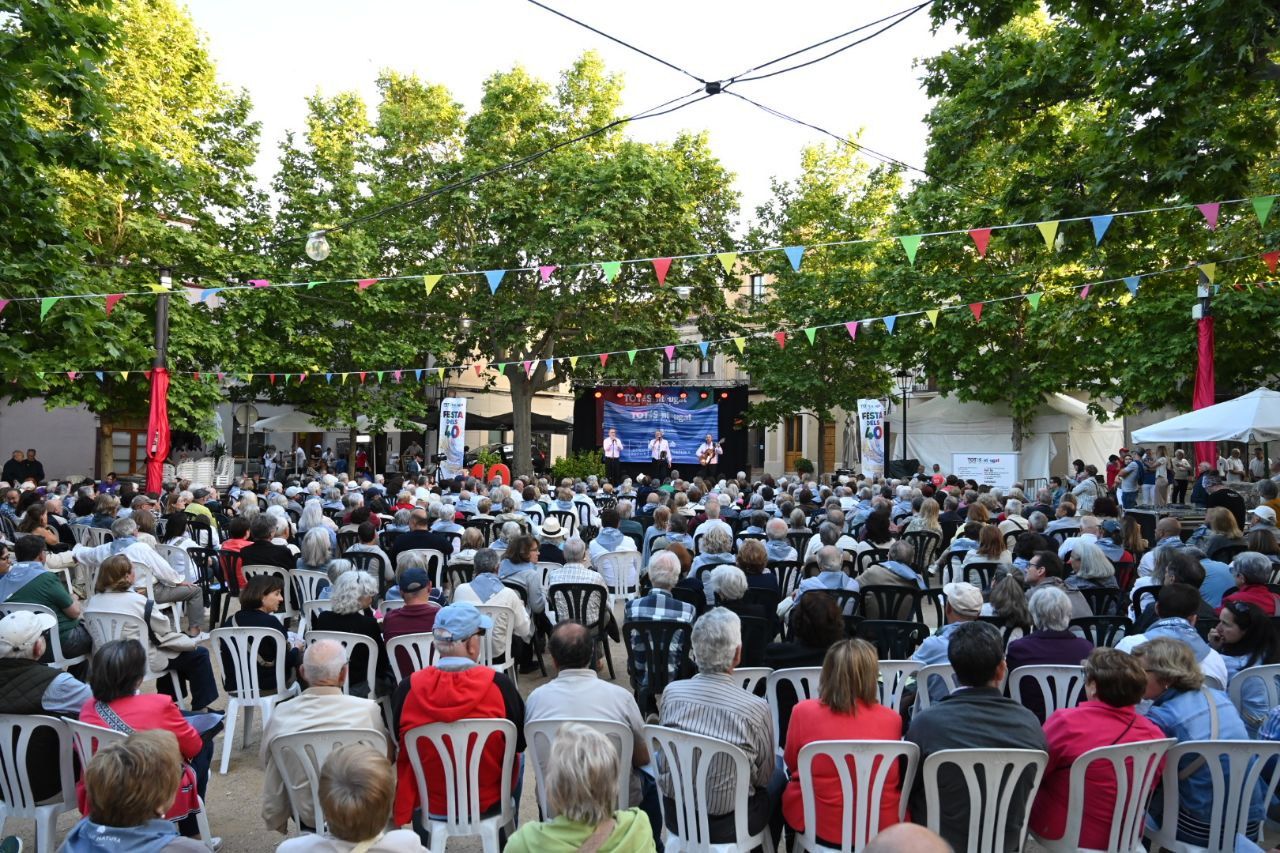 Centenars de persones a les havaneres del TOT FOTO: Carmelo JIménez 