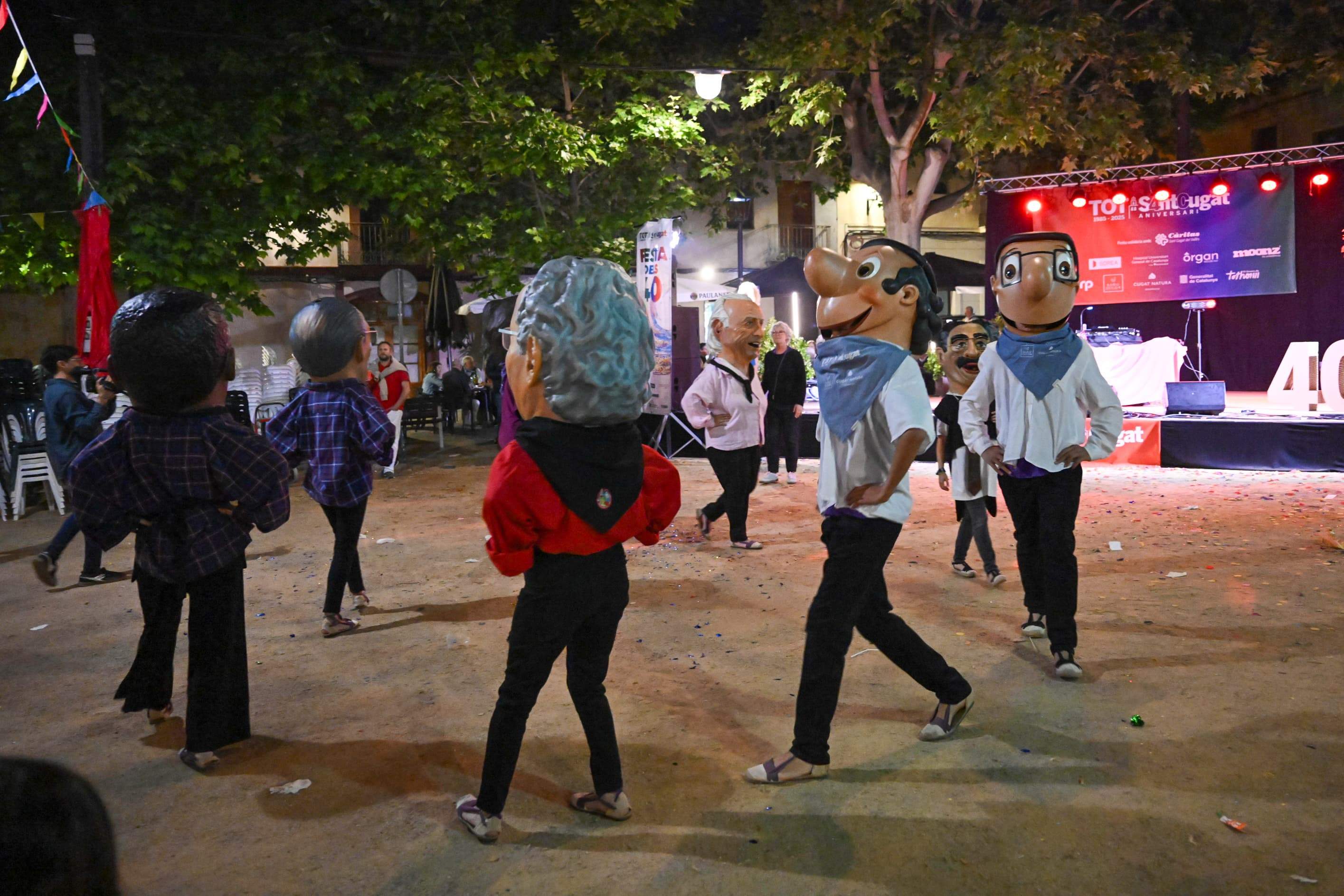 Final de festa amb els caparrots FOTO: Albert Canalejo