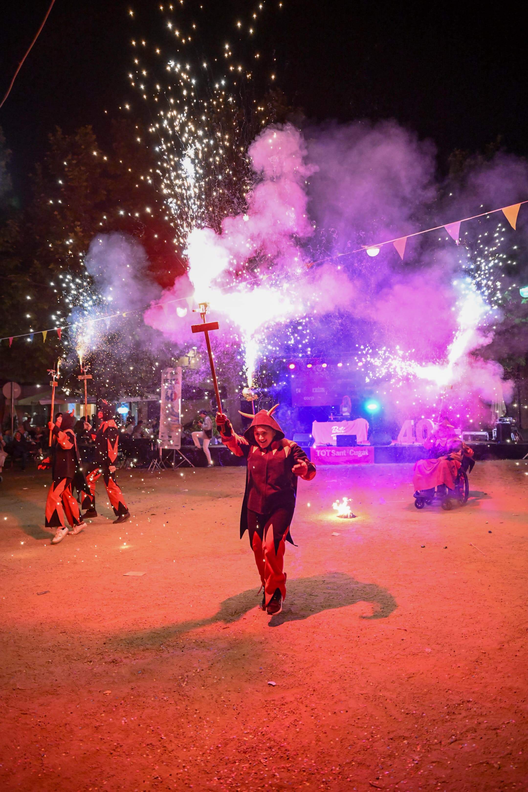 Final de festa amb Diables   FOTO: Albert Canalejo 
