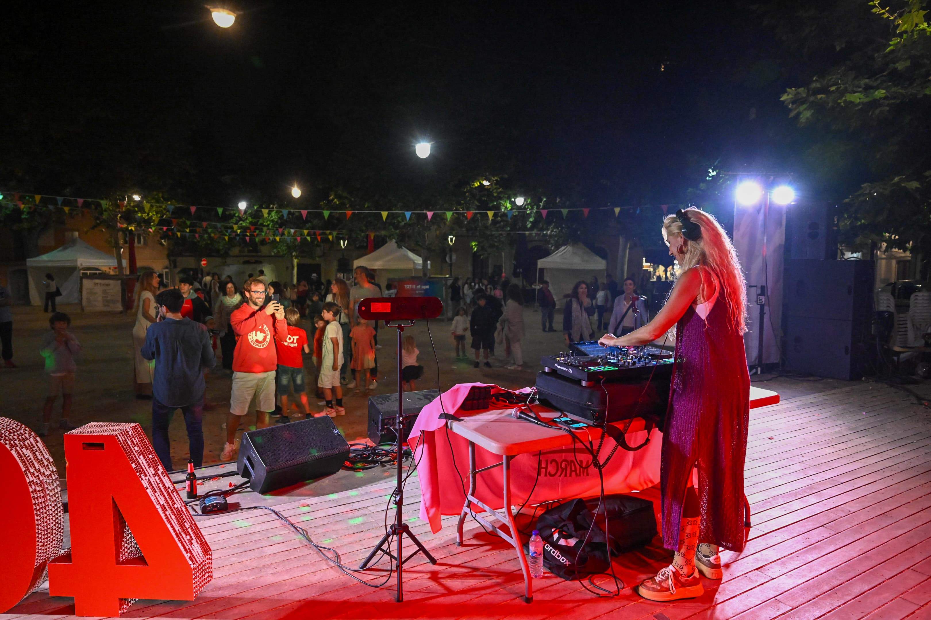 Final de festa amb DJ Bibi March FOTO: Albert Canalejo 