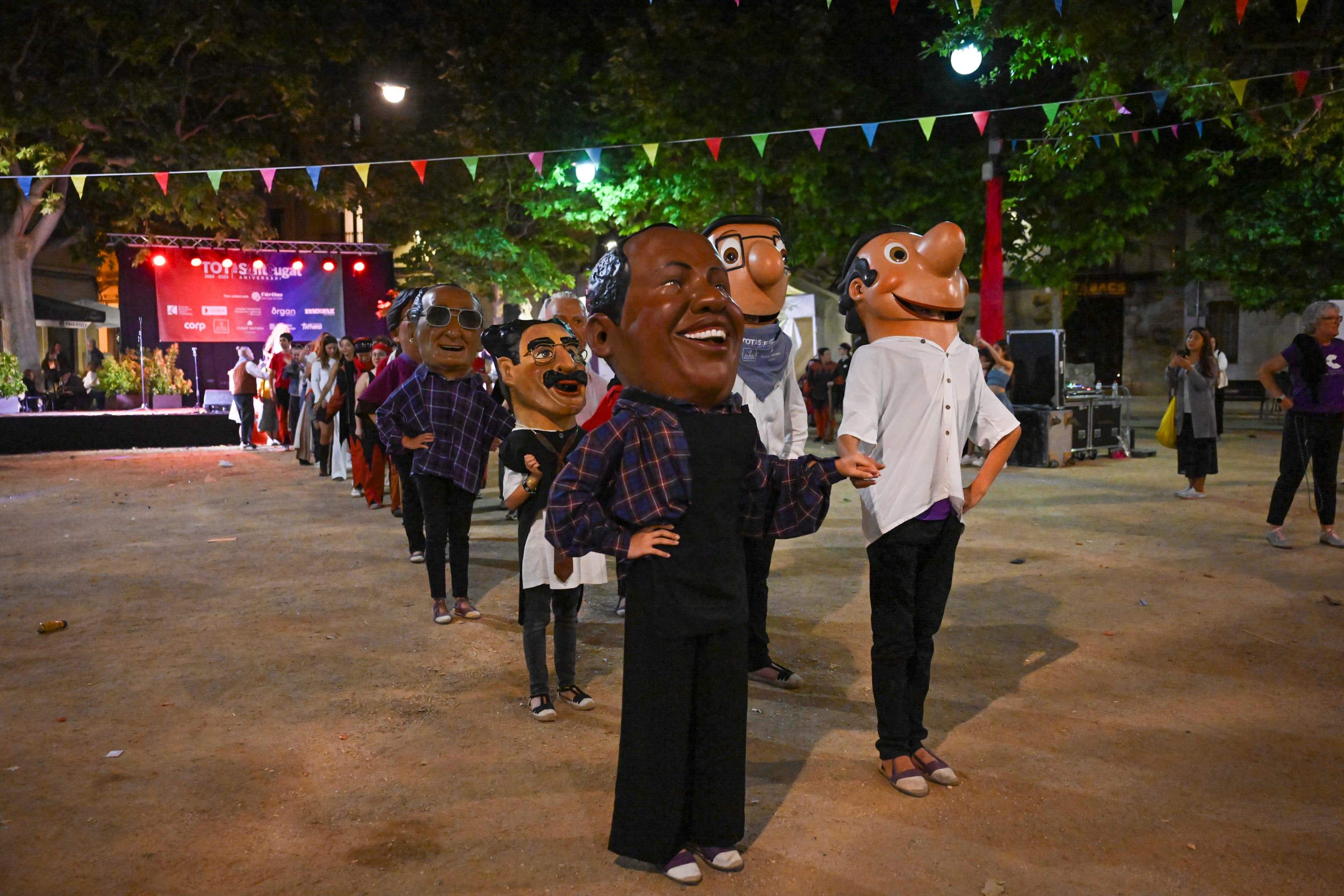 Final de festa amb caparrots FOTO: Albert Canalejo 