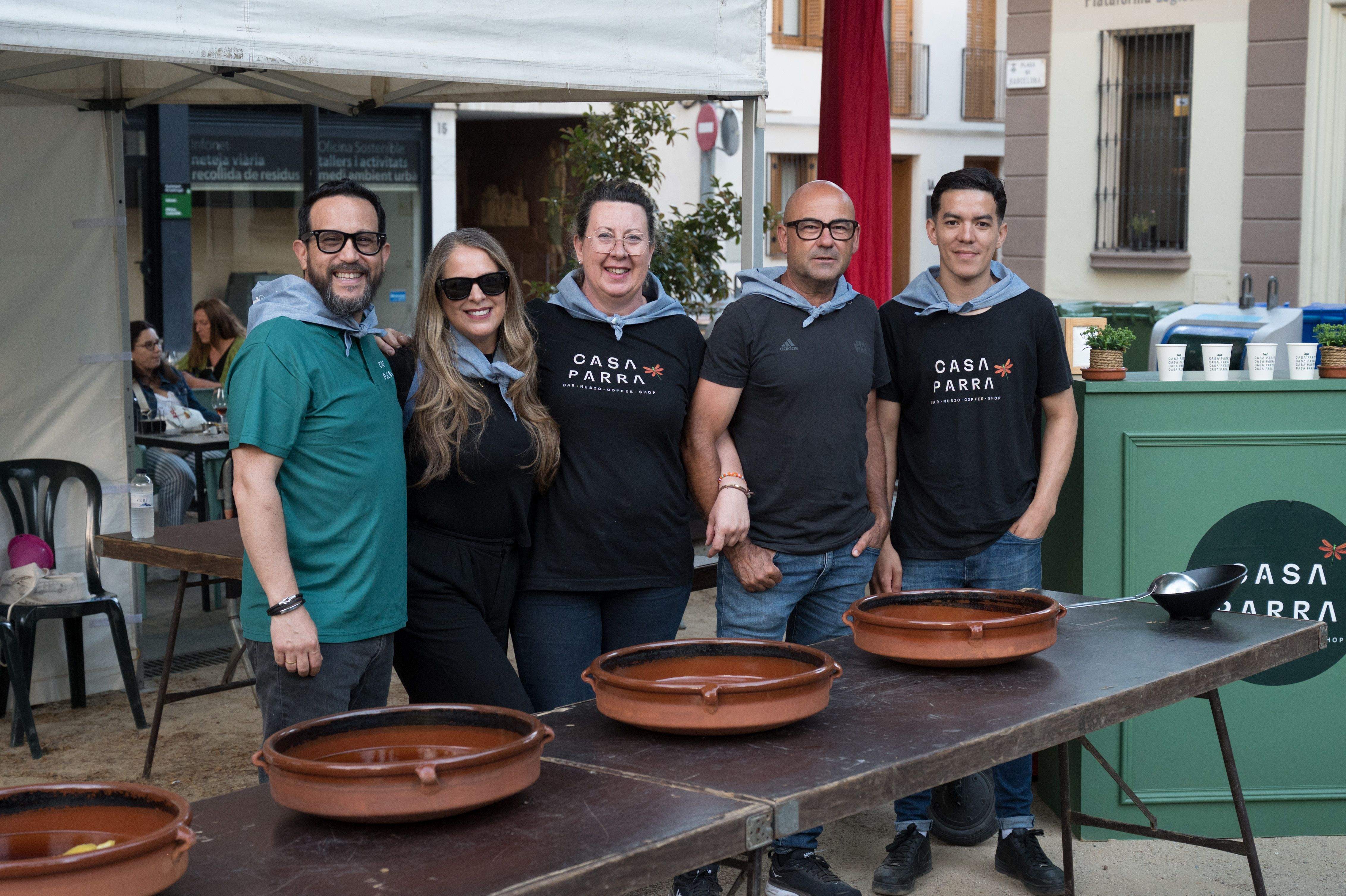 Havaneres a la Festa del TOT Sant Cugat, amb el rom cremat de Casa Parra FOTO: Carmelo Jiménez 