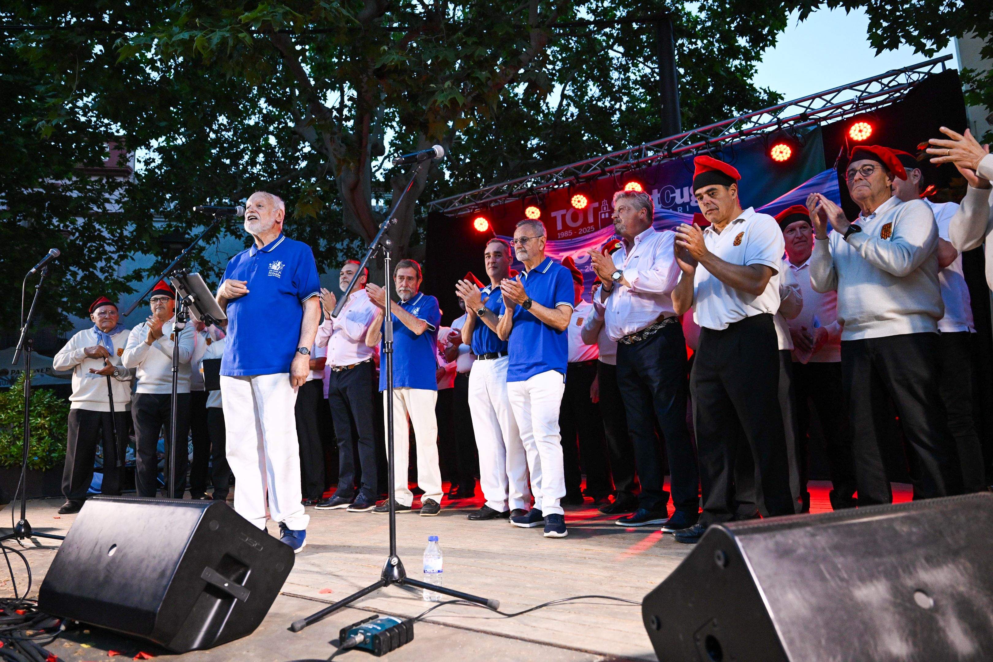 Havaneres a la Festa del TOT Sant Cugat el grup santcugatenc els Nois de l'Eixida van cantar una havanera en record a Pitu Mora Boldú  FOTO: Albert Canalejo