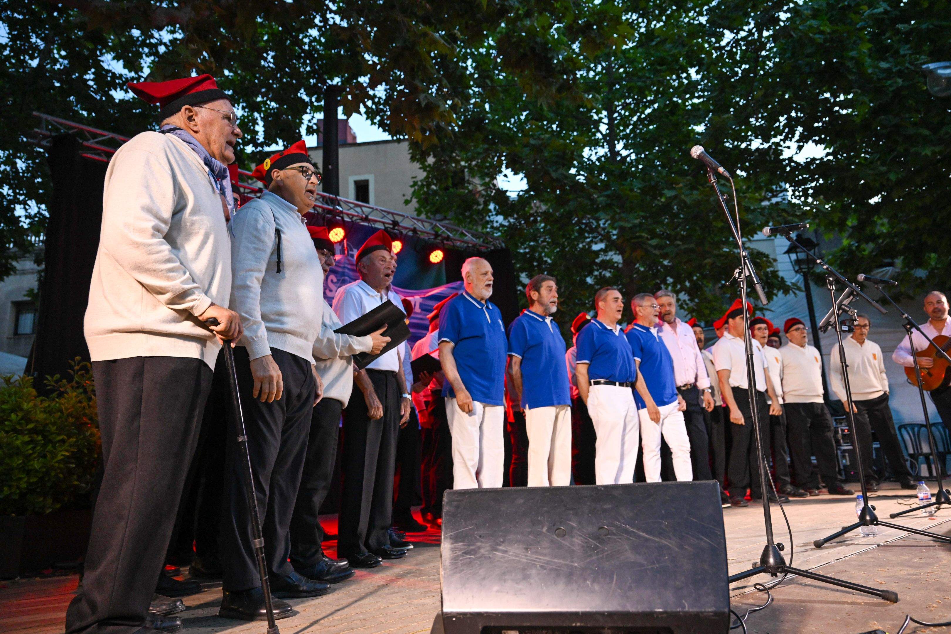 Havaneres a la Festa del TOT Sant Cugat el grup santcugatenc els Nois de l'Eixida van cantar una havanera en record a Pitu Mora Boldú  FOTO: Albert Canalejo