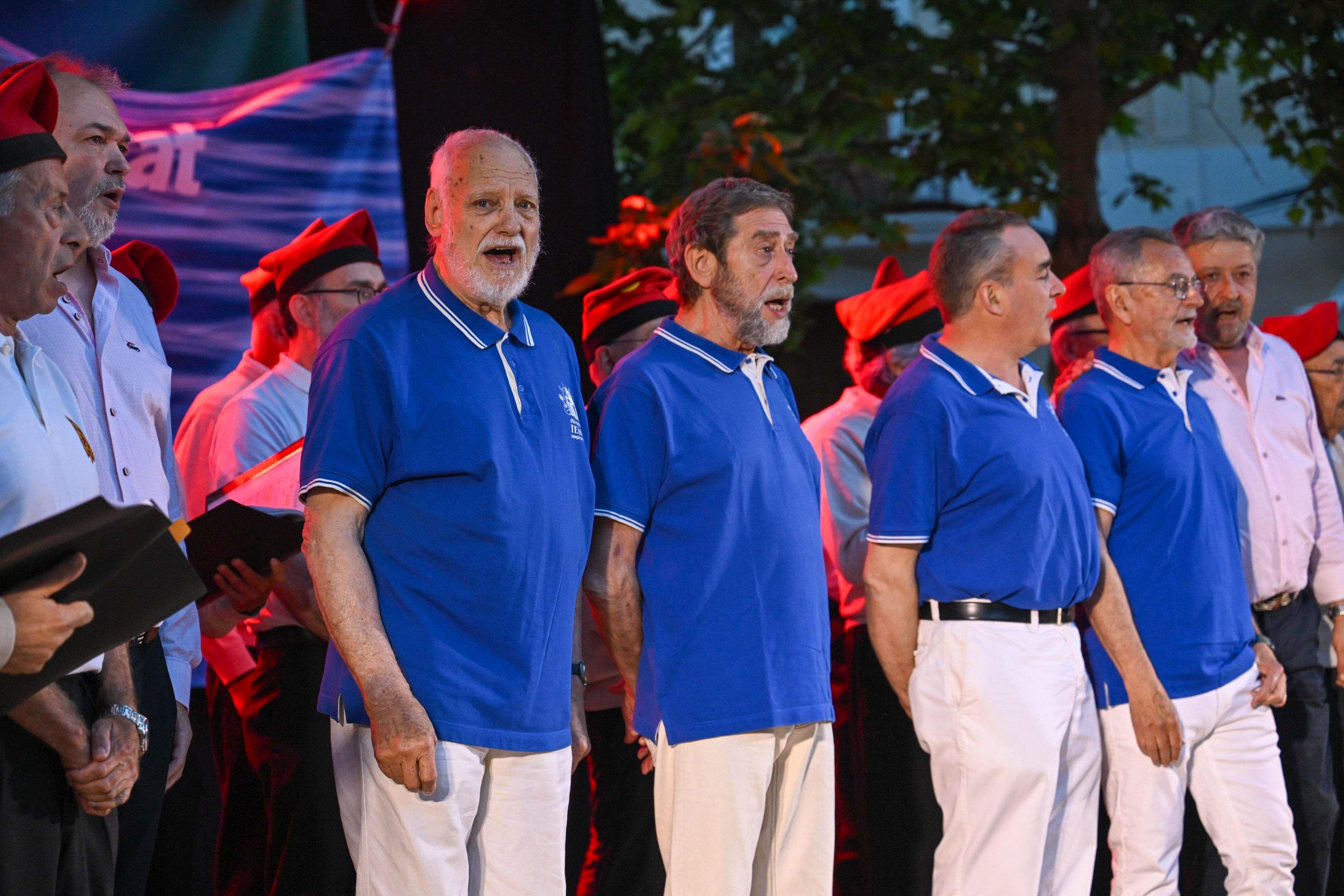 Havaneres a la Festa del TOT Sant Cugat el grup santcugatenc els Nois de l'Eixida van cantar una havanera en record a Pitu Mora Boldú  FOTO: Albert Canalejo