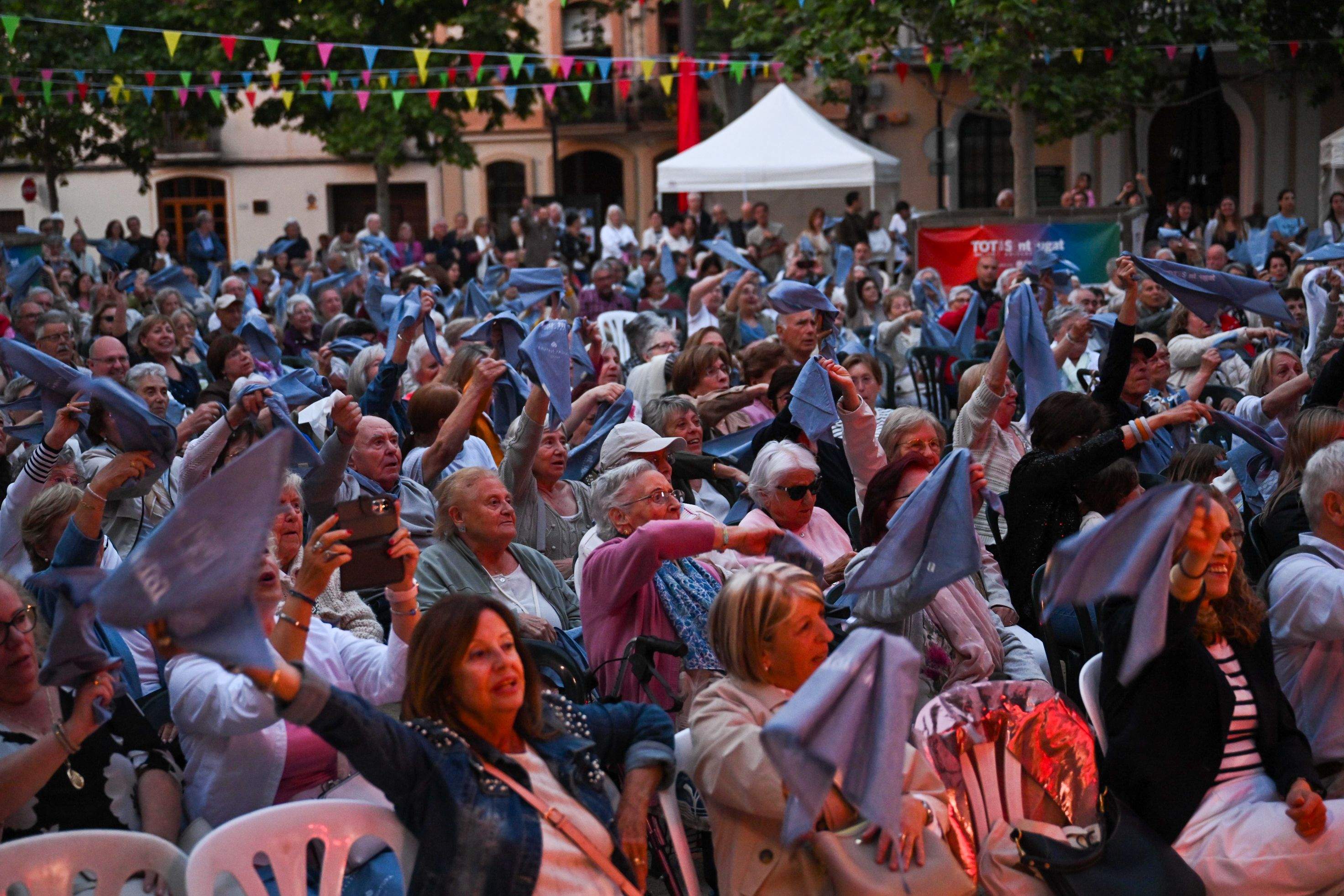 Final de concert amb actuació conjunta de La Lira, Els Nois de l'Eixida i Port bo FOTO: Albert Canalejo