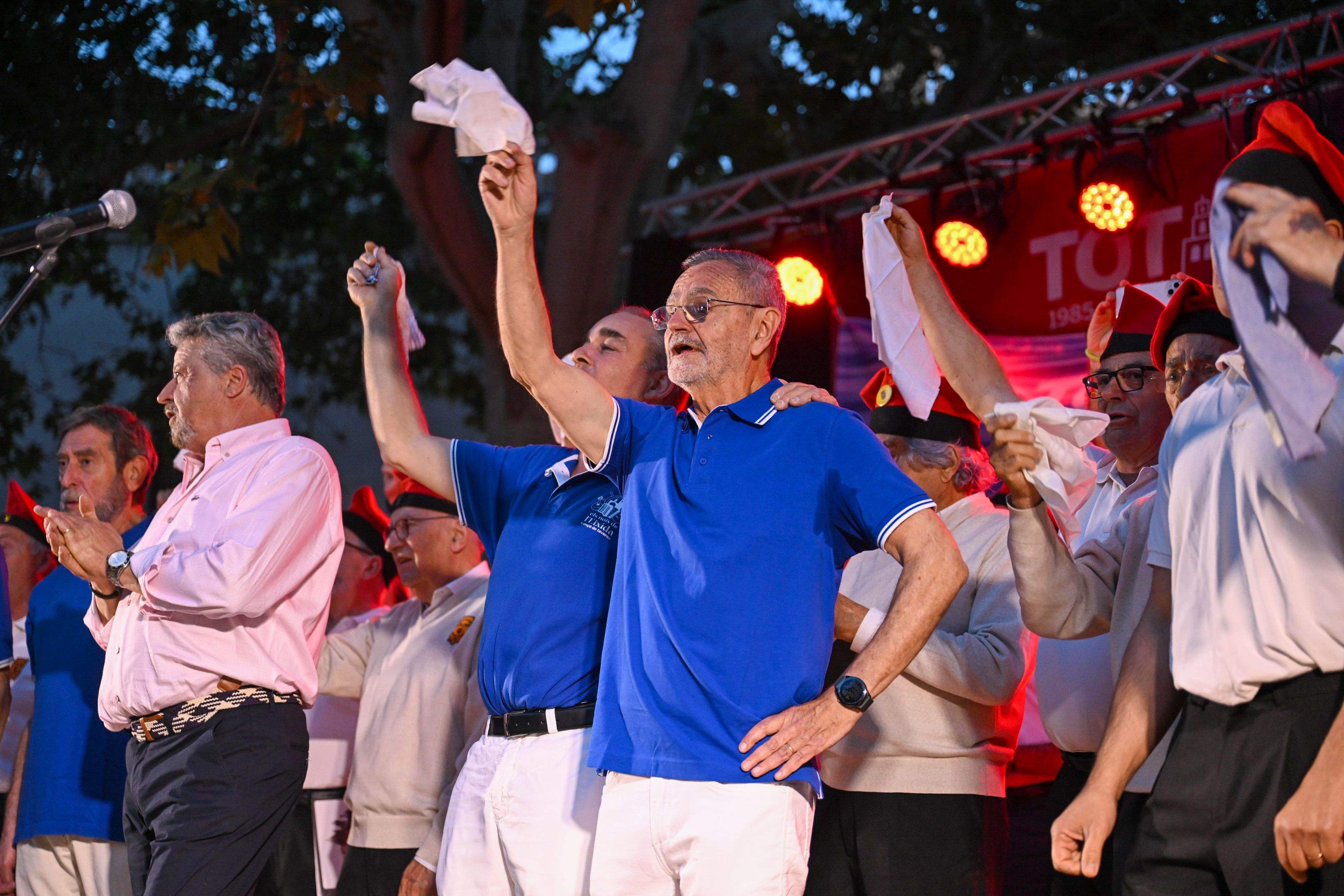 Havaneres a la Festa del TOT Sant Cugat el grup santcugatenc els Nois de l'Eixida van cantar una havanera en record a Pitu Mora Boldú  FOTO: Albert Canalejo