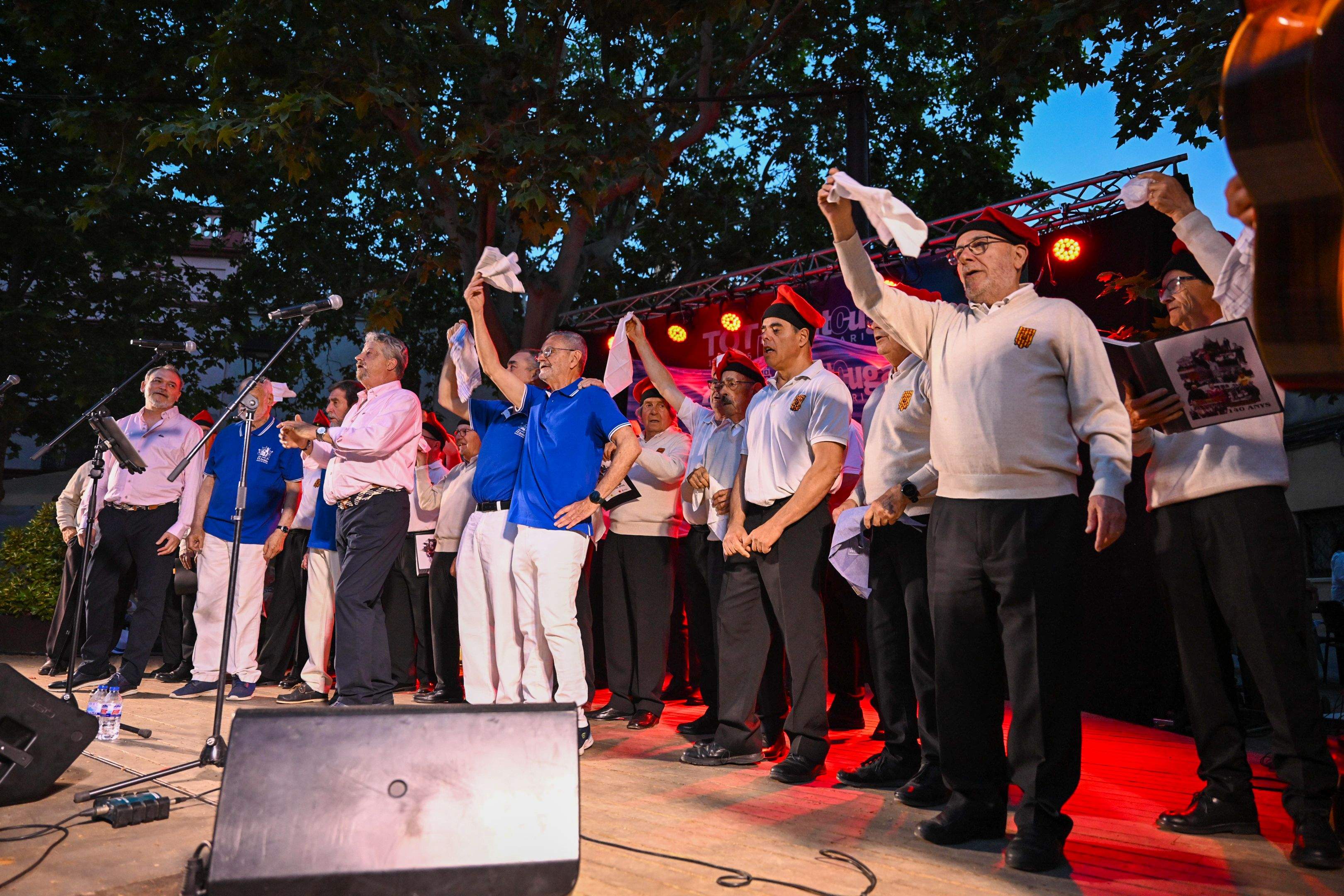 Final de concert amb actuació conjunta de La Lira, Els Nois de l'Eixida i Port bo FOTO: Albert Canalejo