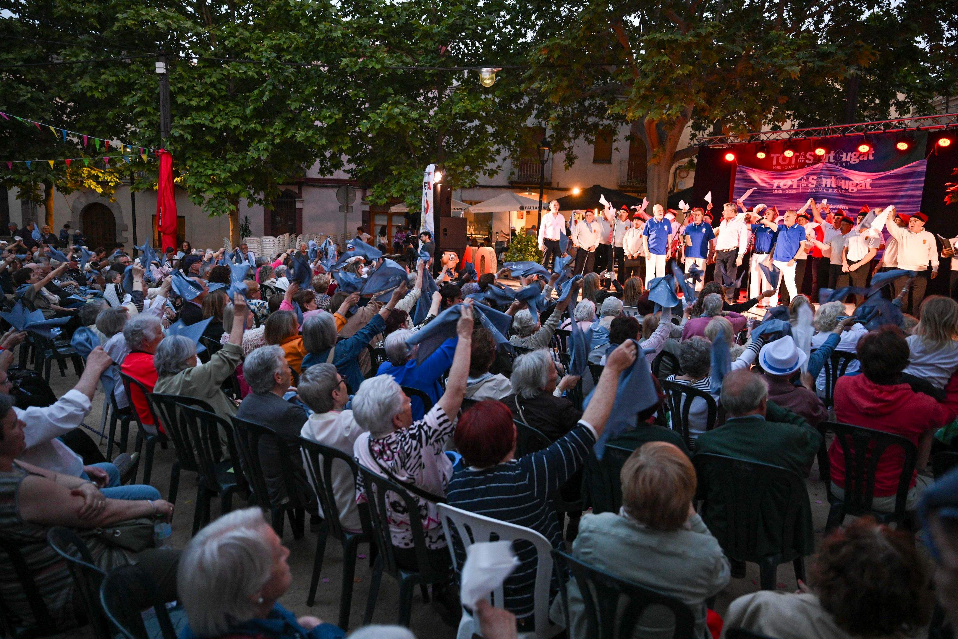 Final de concert amb actuació conjunta de La Lira, Els Nois de l'Eixida i Port bo FOTO: Albert Canalejo