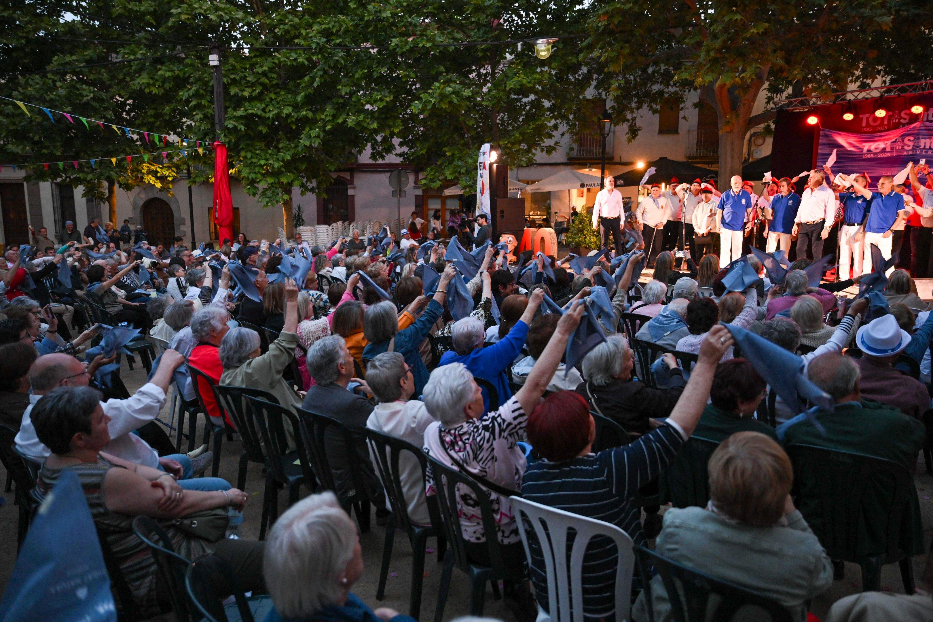 Final de concert amb actuació conjunta de La Lira, Els Nois de l'Eixida i Port bo FOTO: Albert Canalejo
