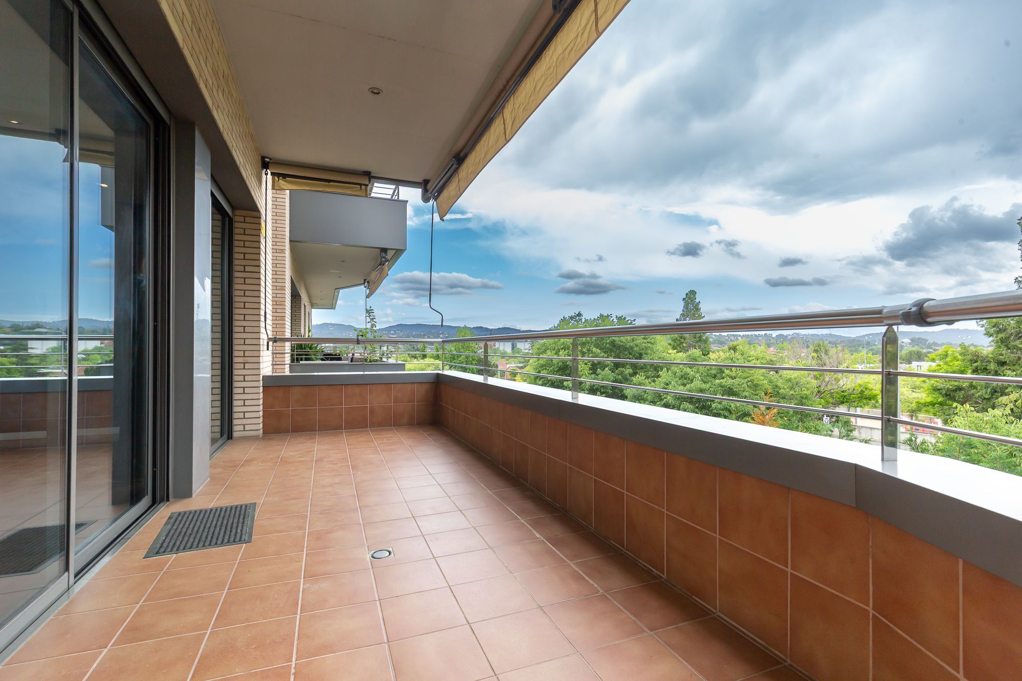 Vistes al nucli històric de l'àtic de Sant Cugat ofert per Amat Immobiliaris. FOTO: Cedida