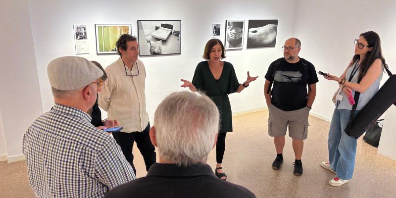 La Casa de Cultura acull una exposició de fotografies fetes per dones recluses. FOTO: JR Armadàs