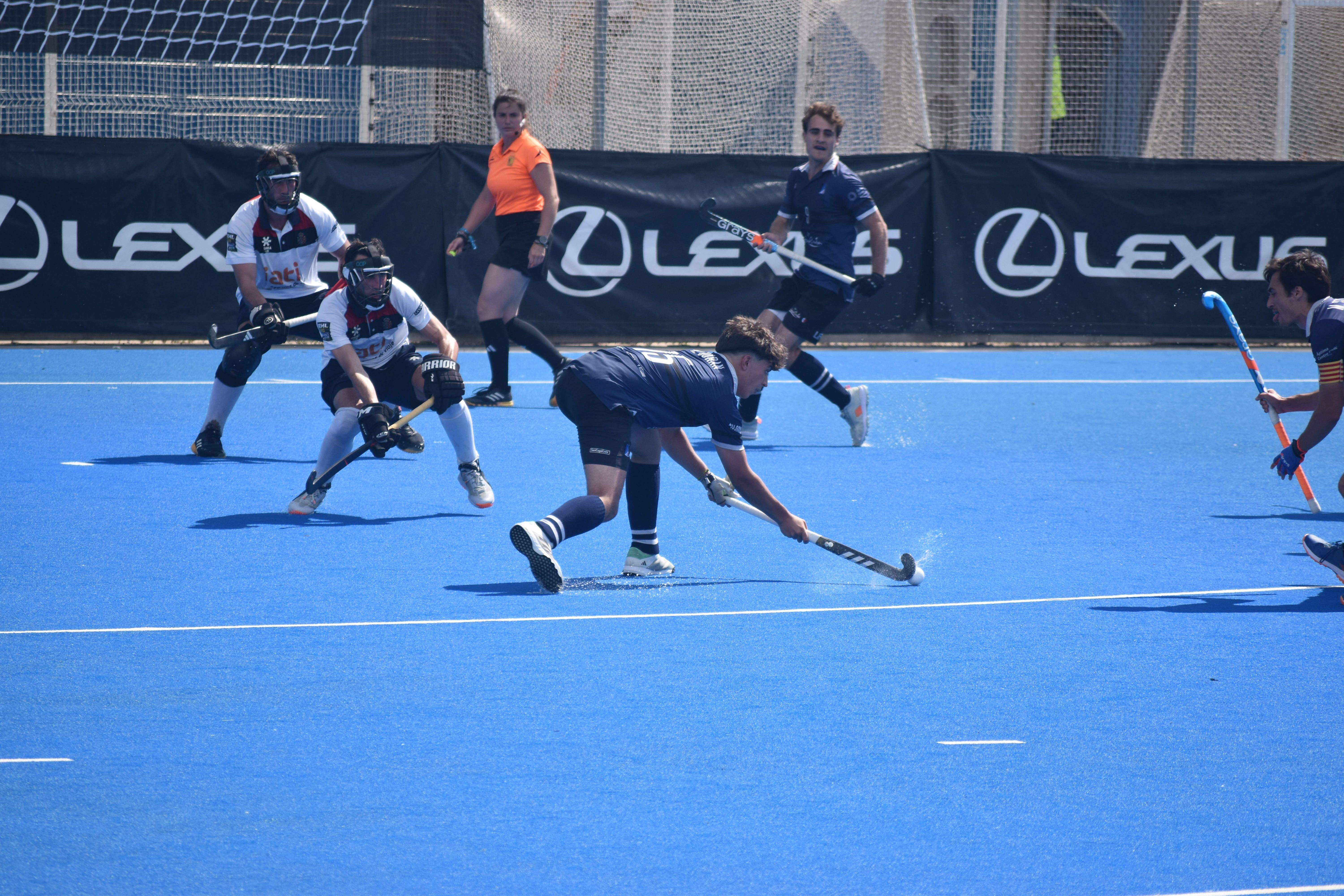 L'equip masculí d'hoquei herba del Junior FC perd després d'un gran partit contra el Real Club Polo de Barcelona. FOTO: Juan José Bedoya