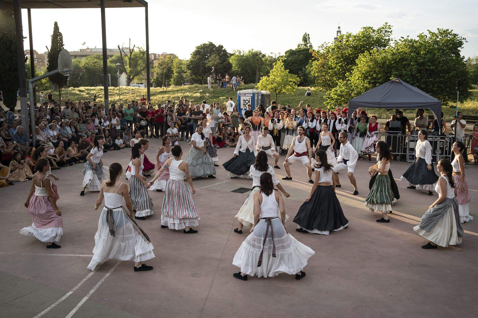 Corres Esbarts i Jota del 50è aniversari de l'Esbart Sant Cugat. FOTO: Mireia Comas