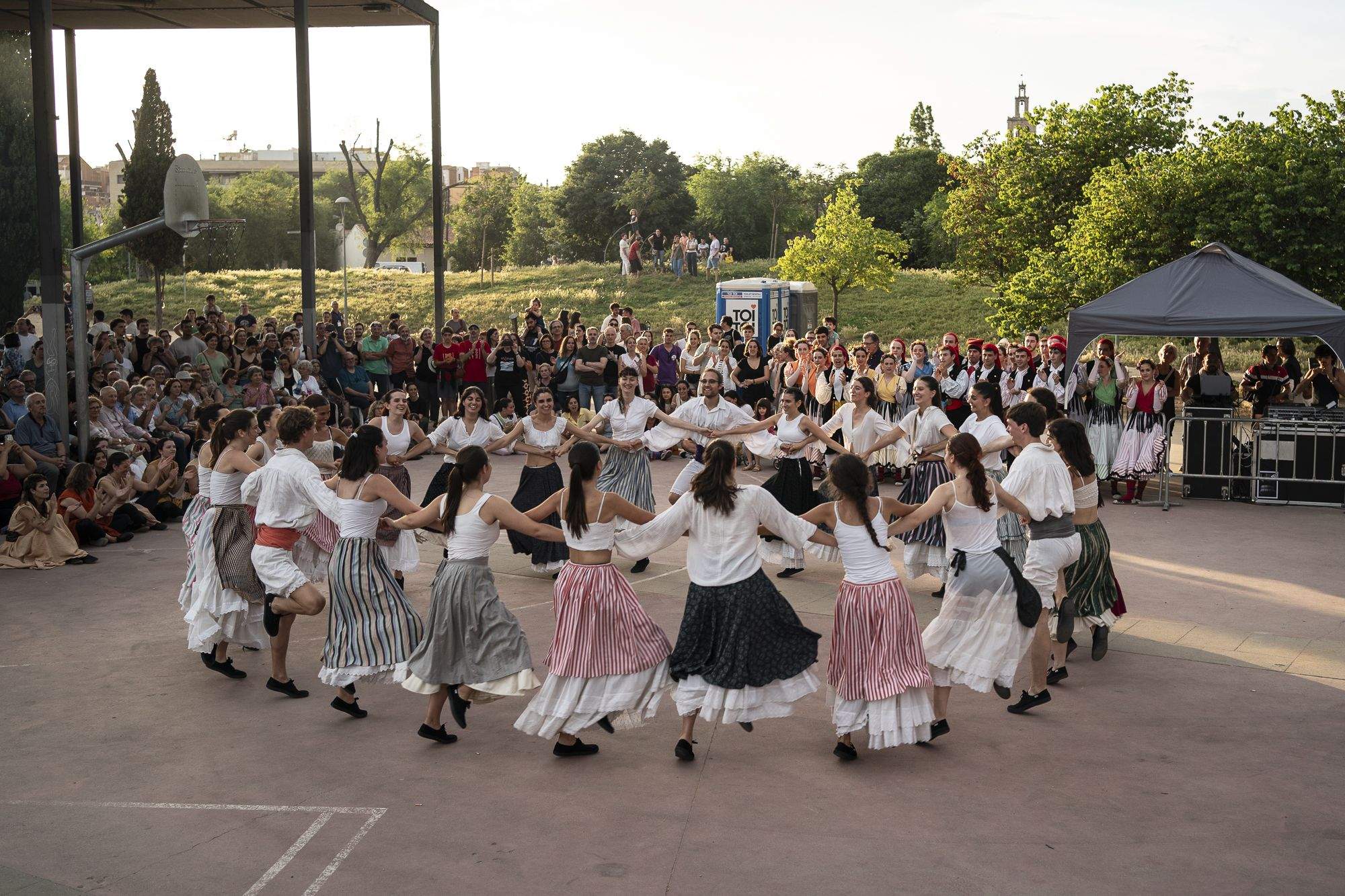 Corres Esbarts i Jota del 50è aniversari de l'Esbart Sant Cugat. FOTO: Mireia Comas