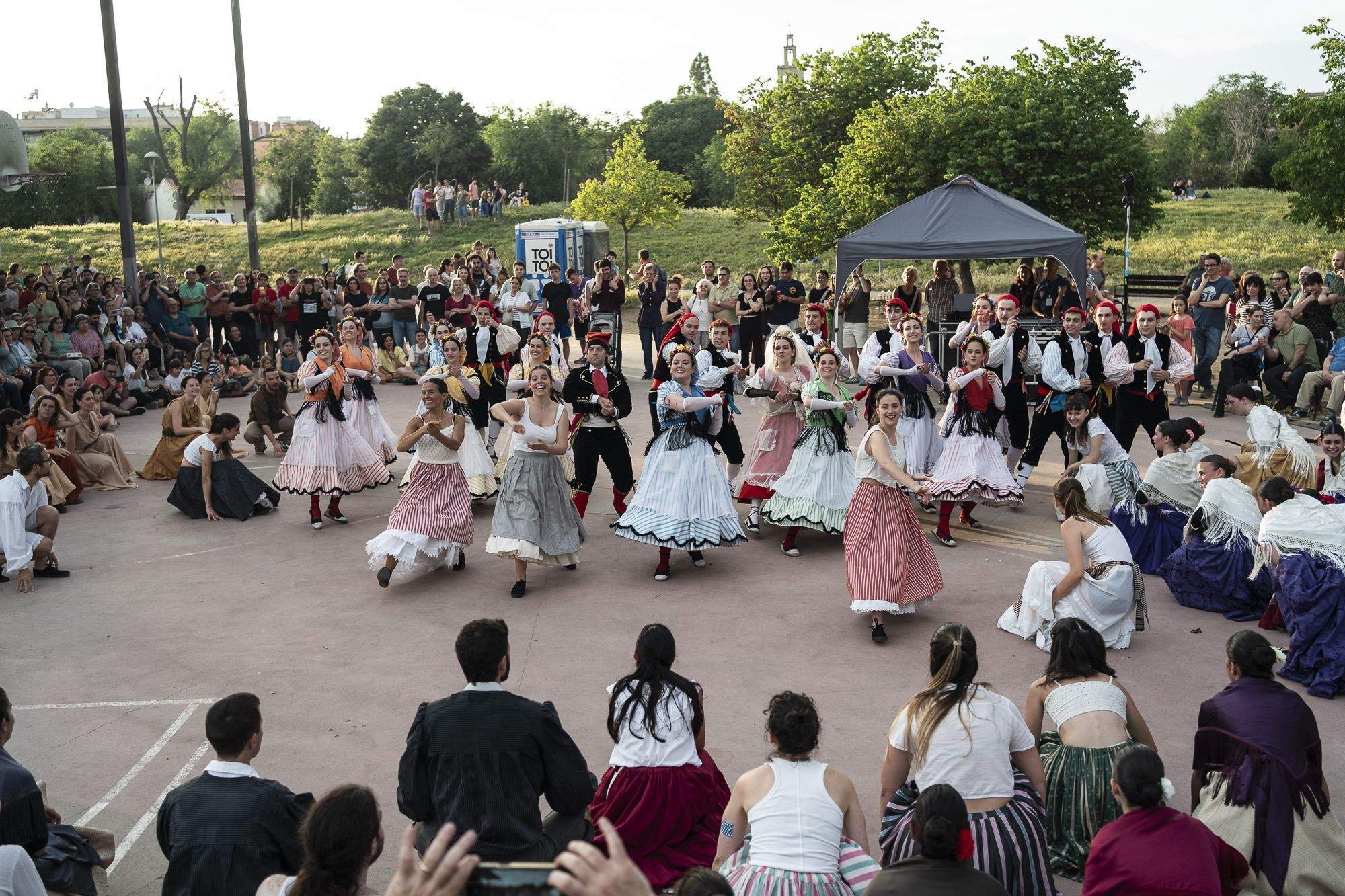 Corres Esbarts i Jota del 50è aniversari de l'Esbart Sant Cugat. FOTO: Mireia Comas