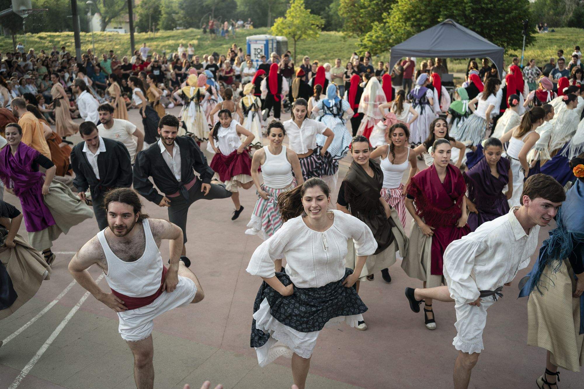 Corres Esbarts i Jota del 50è aniversari de l'Esbart Sant Cugat. FOTO: Mireia Comas