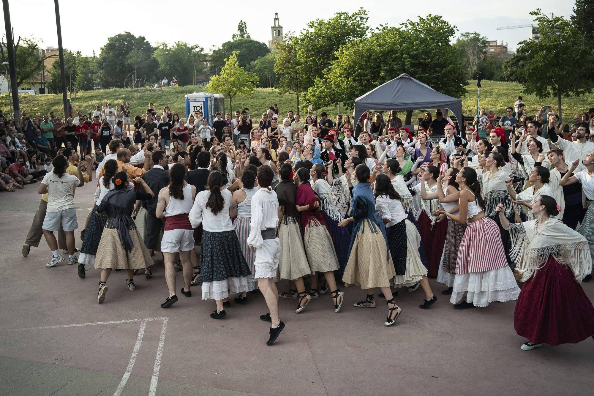Corres Esbarts i Jota del 50è aniversari de l'Esbart Sant Cugat. FOTO: Mireia Comas