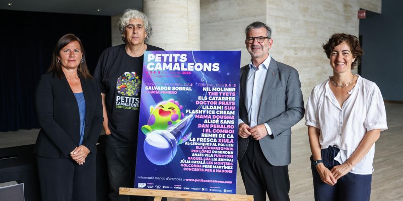 Maria Farriol, Albert Puig, Josep Maria Vallès i Núria Escamilla, d'esquerra a dreta, en la presentació de la 14a edició dels Petits Camaleons. FOTO: Ajuntament