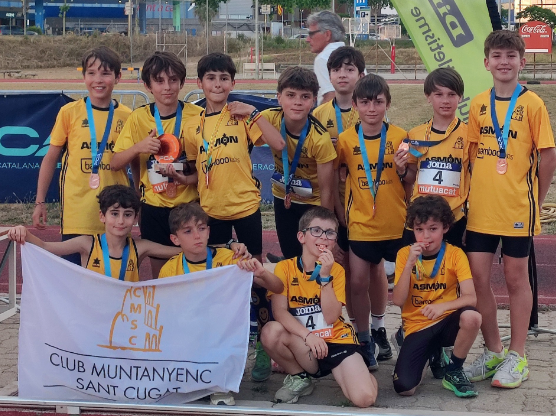L'equip sub-12 masculí del Club Muntanyenc Sant Cugat que va ser bronze en el Campionat de Catalunya d'atletisme de clubs. FOTO: Cedida