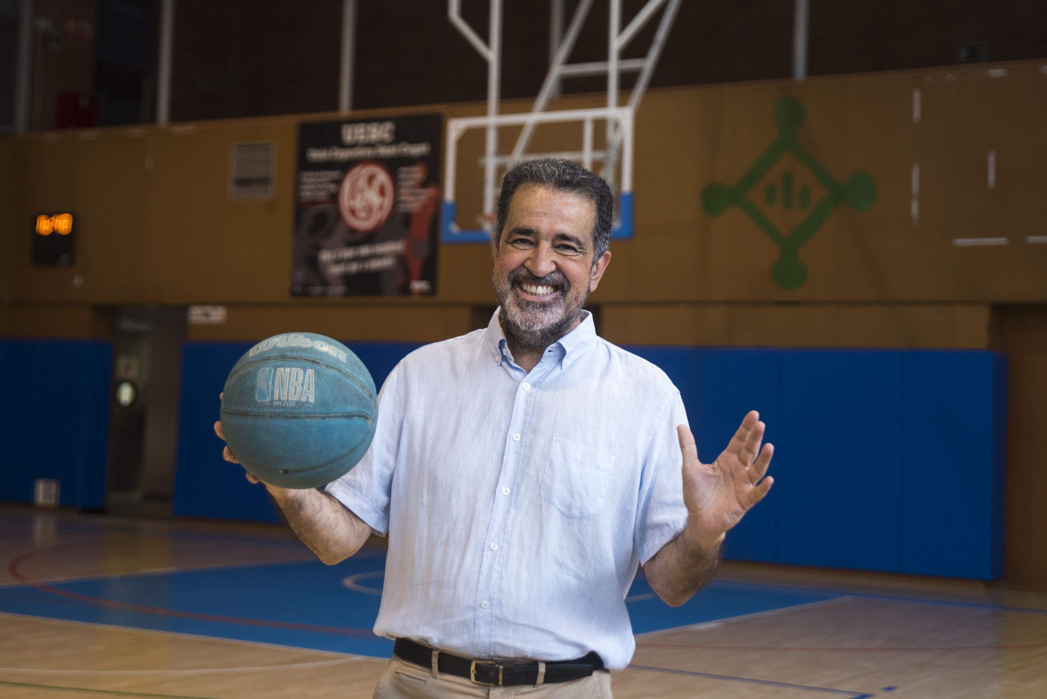 Jordi Robirosa ha estat la veu del bàsquet en català en les últimes dècades. FOTO: Bernat Millet (TOT Sant Cugat)