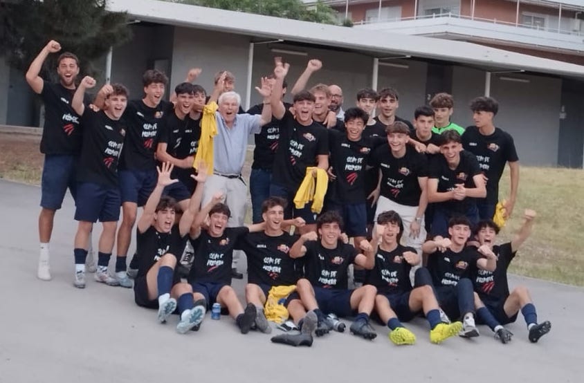 El juvenil A de la Penya Blaugrana guanya la Lliga i puja a 1a Divisió. FOTO: Penya Blaugrana Sant Cugat