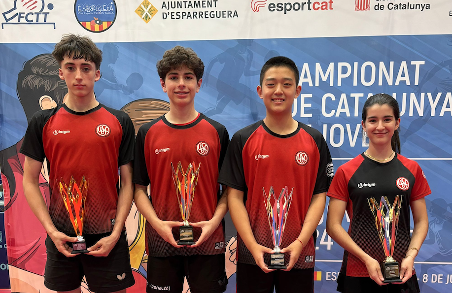Christian Callejón, Roc Gibert, Tianxiang Zou i Cristina Estivill, d'esquerra a dreta, són els palistes de la UESC que van fer podi en el Top Català de Joves. FOTO: Cedida