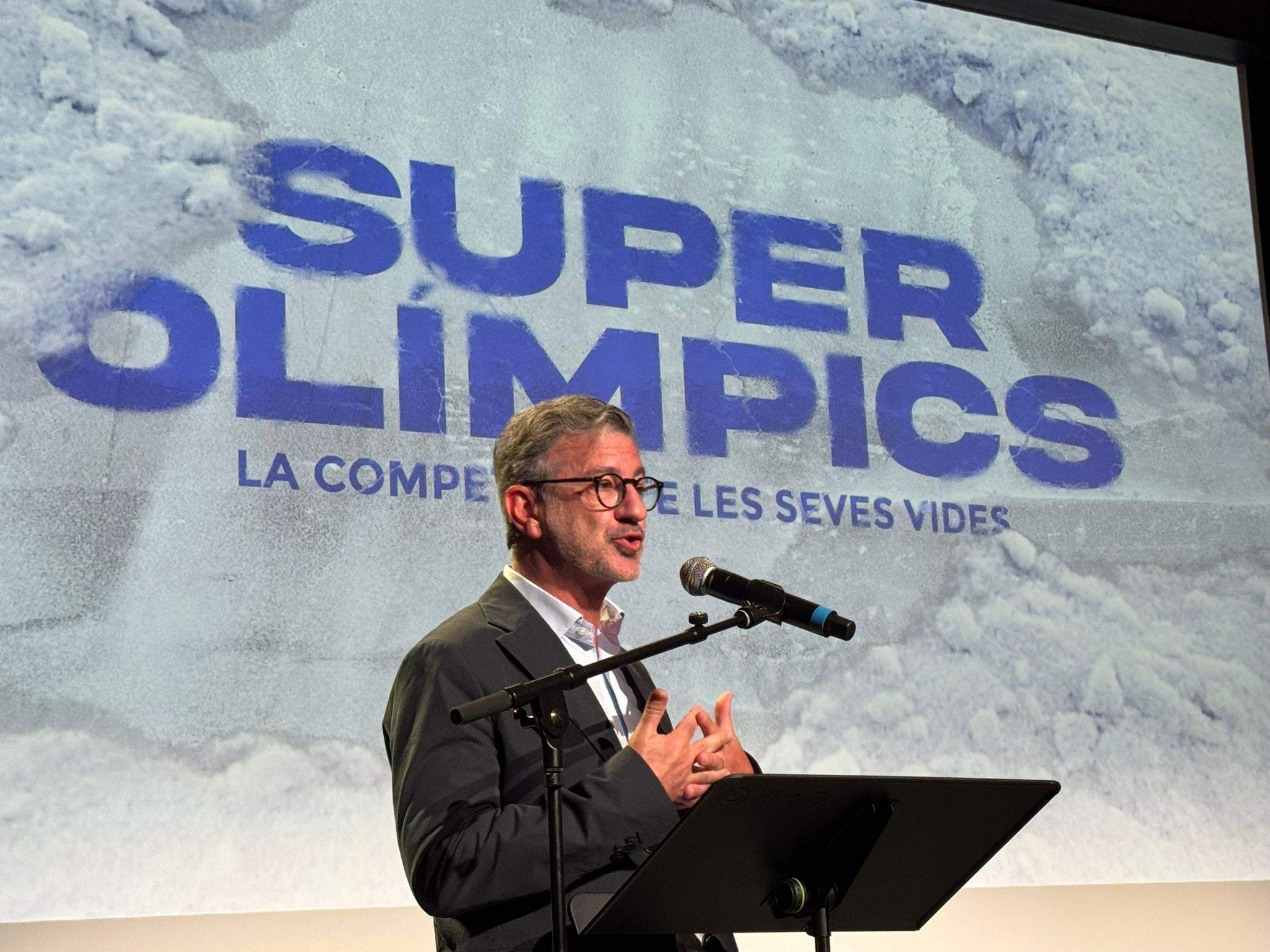 L'alcalde de Sant Cugat, Josep Maria Vallès, en la presentació del documental 'Superolímpics, la competició de les seves vides'