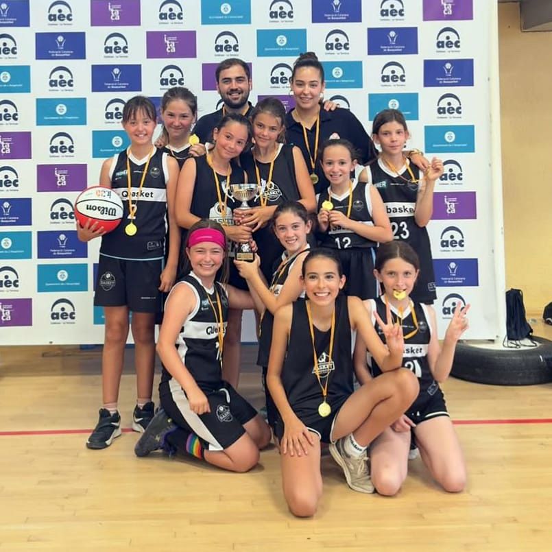El Mini Femení Negre del Qbasket, campiones a Collblanc. FOTO: Cedida