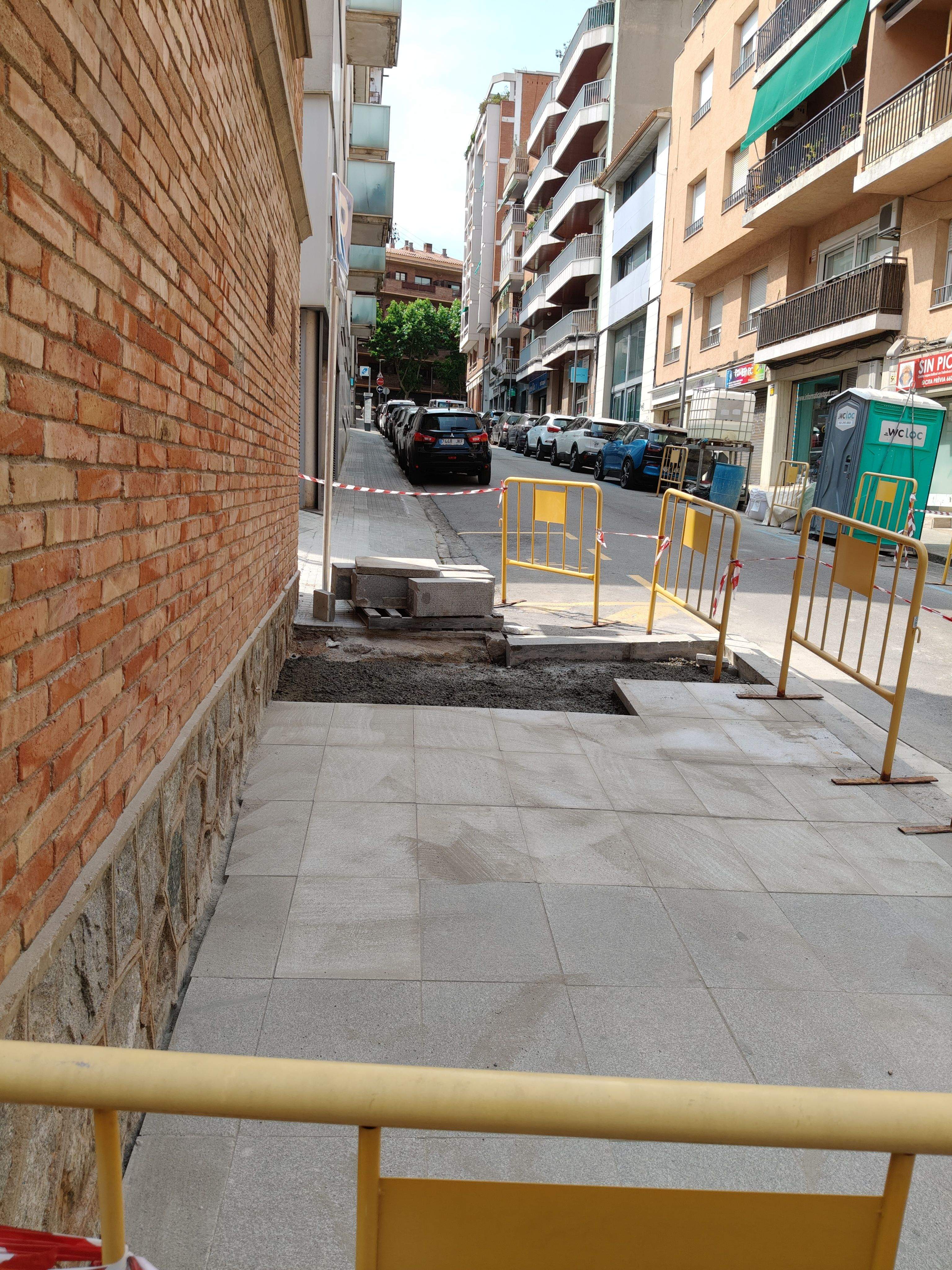 Adequar la mida de les voreres de la ciutat. FOTO: Antoni Medrano