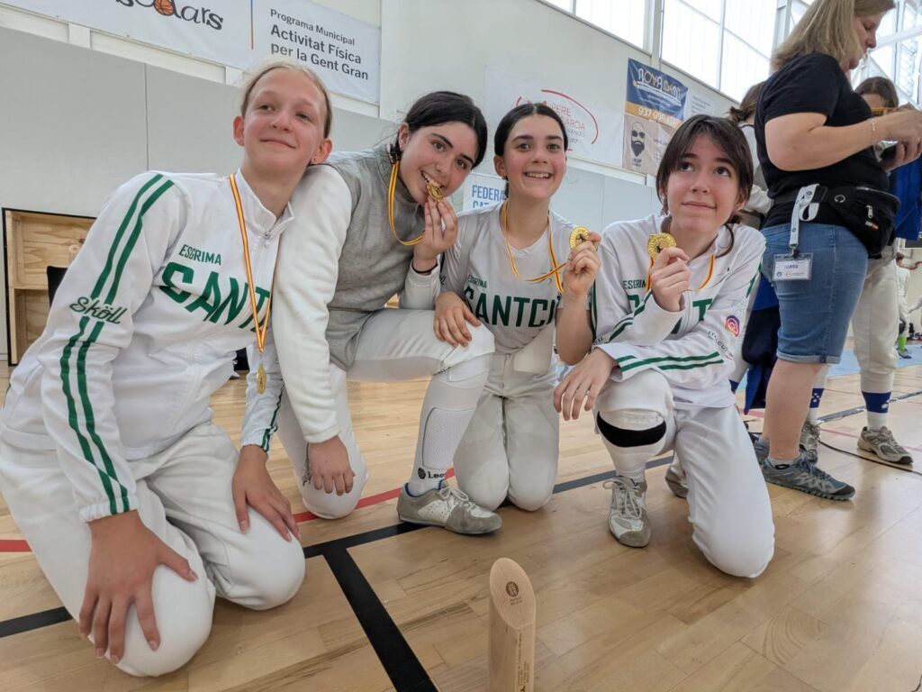 El Club Esgrima Sant Cugat s'ha proclamat campió en floret en el Campionat de Catalunya de menors de 15 anys. FOTO: Club Esgrima Sant Cugat