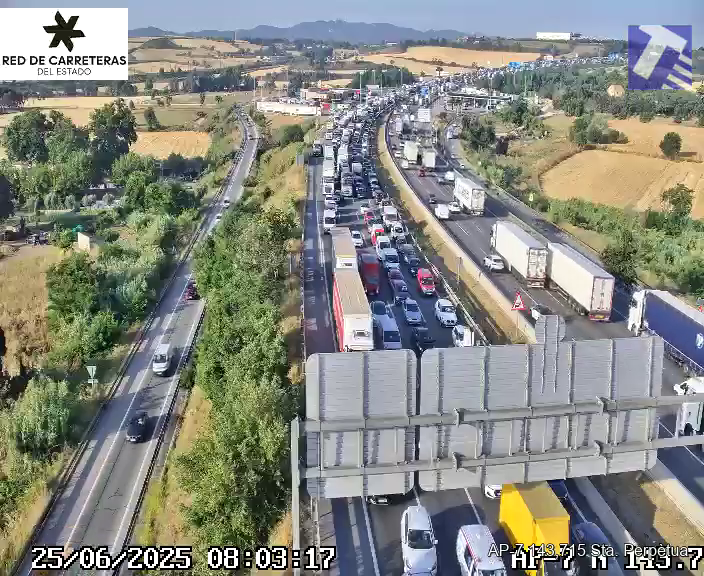 Retencions a l'AP-7 entre Cerdanyola i Santa Perpètua de Mogoda FOTO: Trànsit
