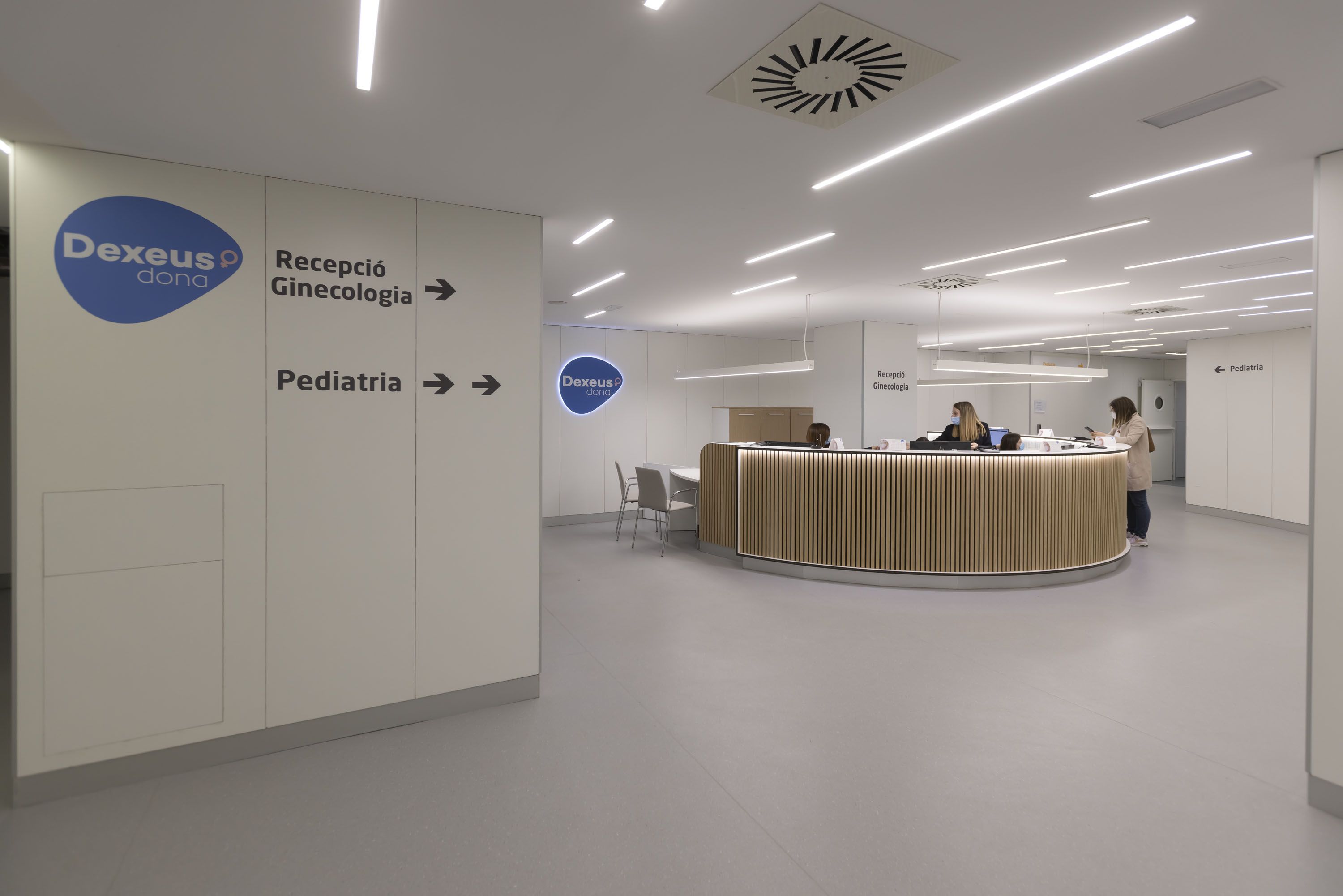 Recepció de l'HUGC amb el cartell de Dexeus Dona. FOTO: Cedida