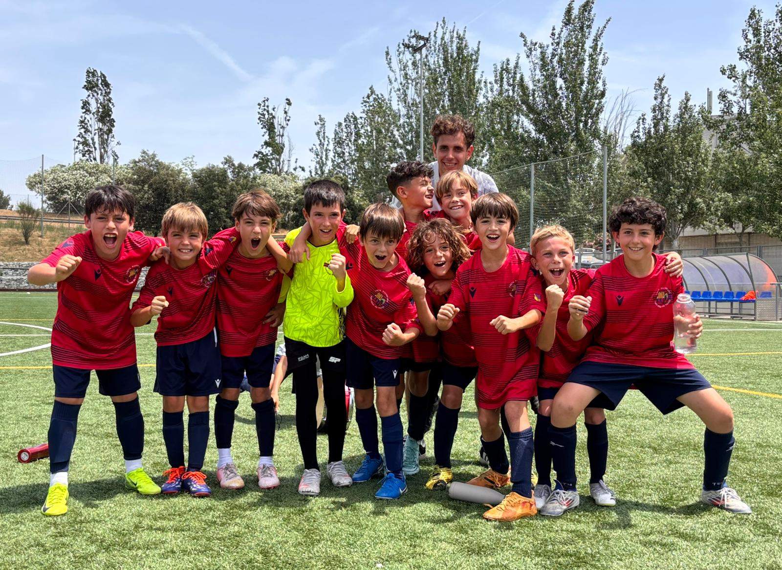L’equip benjamí sub-9 A de futbol de la PB Sant Cugat-H8S puja a 1a Divisió. FOTO: Penya Blaugrana Sant Cugat