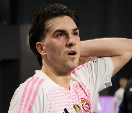 El santcugatenc Óscar Coll amb la samarreta de Porcinos FC de la Kings League. FOTO: Cedida