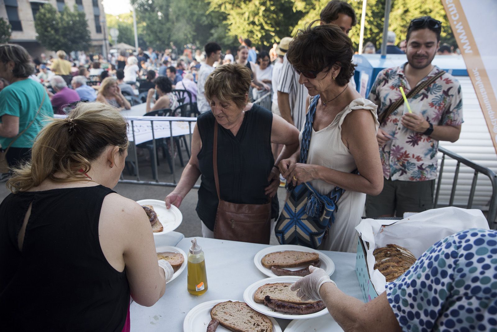 Botifarrada popular. FOTO: Bernat Millet  (TOT Sant Cugat)