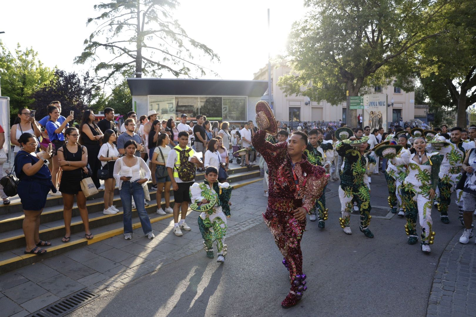 Rua de balls bolivians. FOTO: Arnau Padilla (TOT Sant Cugat)
