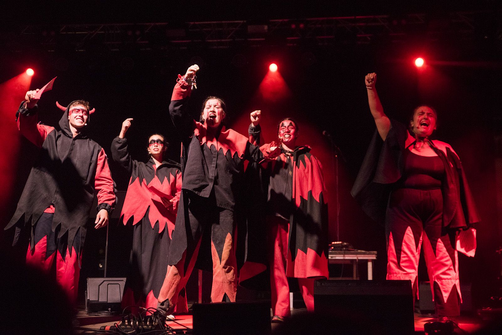 Versots i esclat de foc. FOTO: Bernat Millet.