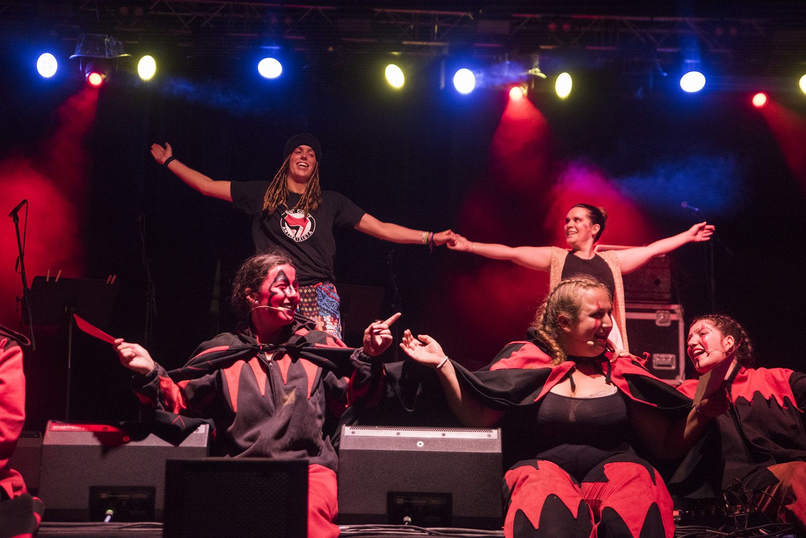 Versots i esclat de foc. FOTO: Bernat Millet.