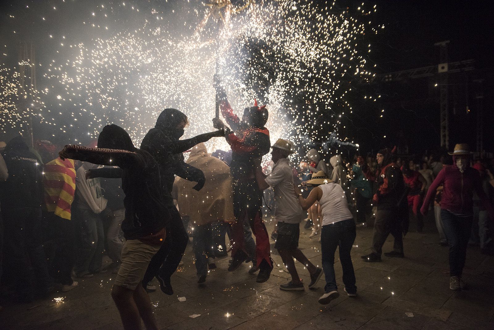 Versots i esclat de foc. FOTO: Bernat Millet.