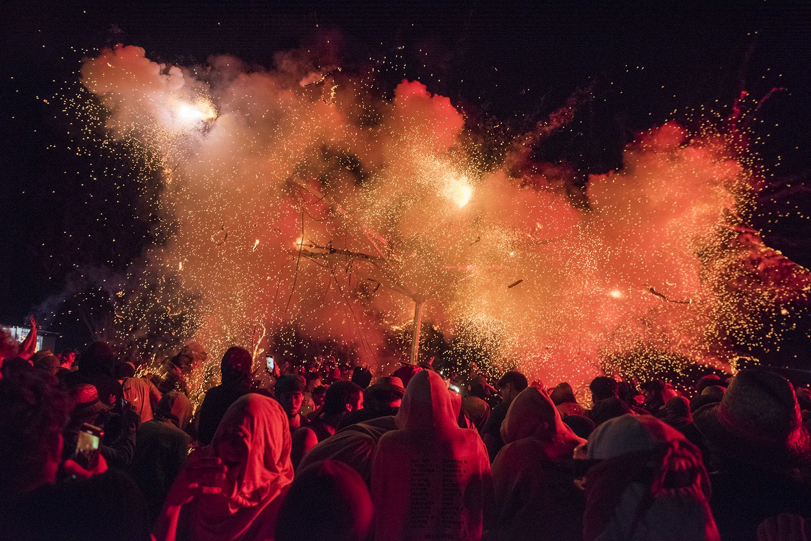 Versots i esclat de foc. FOTO: Bernat Millet.