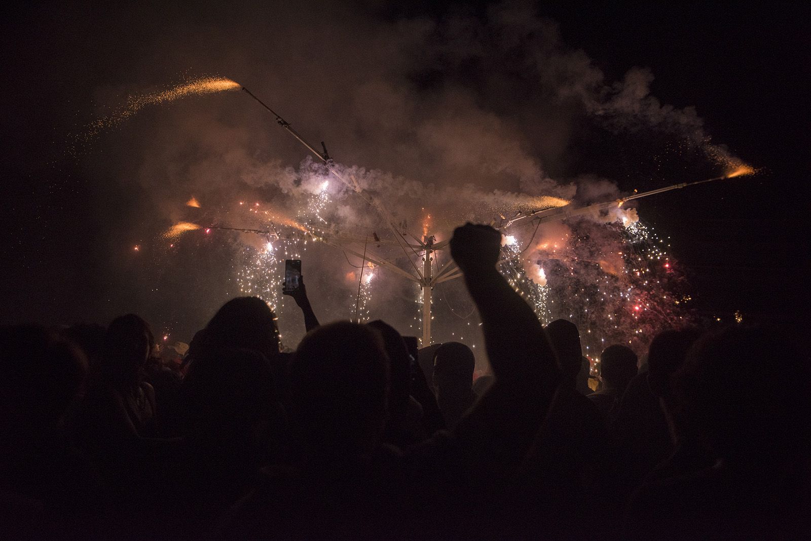 Versots i esclat de foc. FOTO: Bernat Millet.