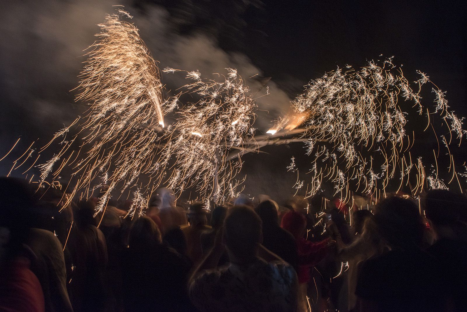 Versots i esclat de foc. FOTO: Bernat Millet.