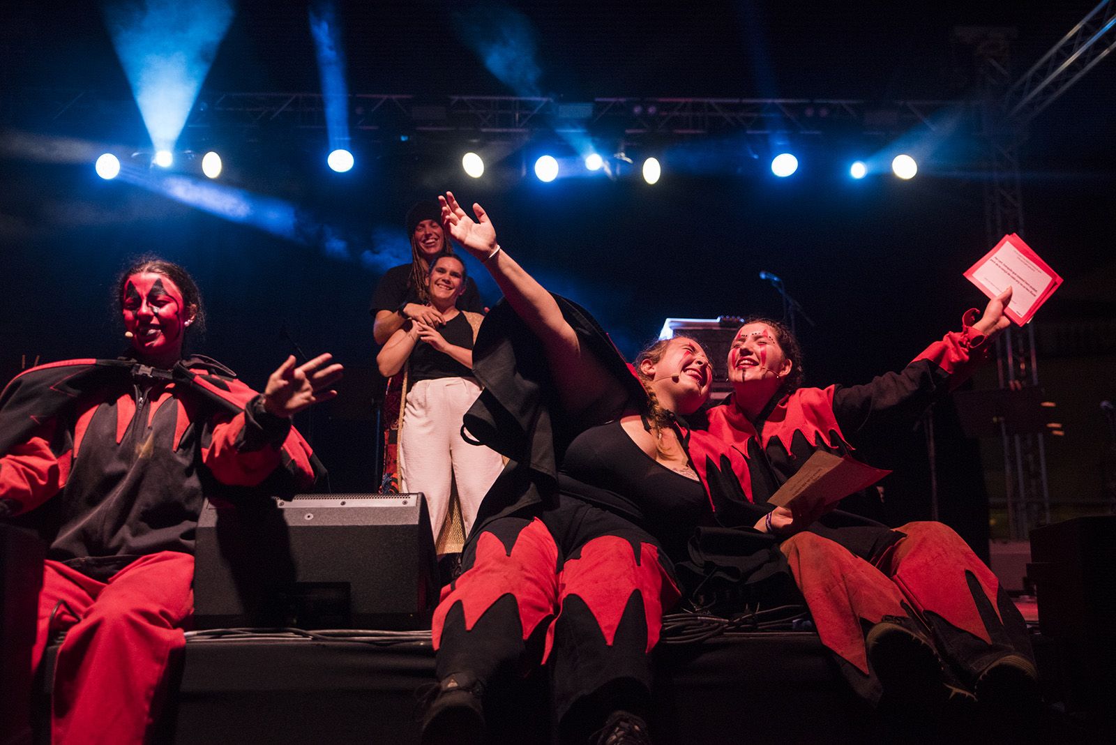 Versots i esclat de foc. FOTO: Bernat Millet.