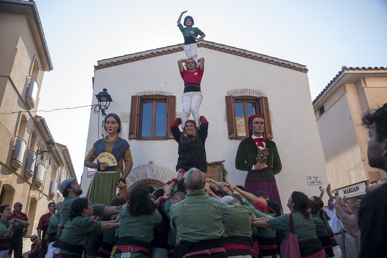 Homentatge devant de la casa de F. Vila i Trabal. FOTO: Bernat Millet.