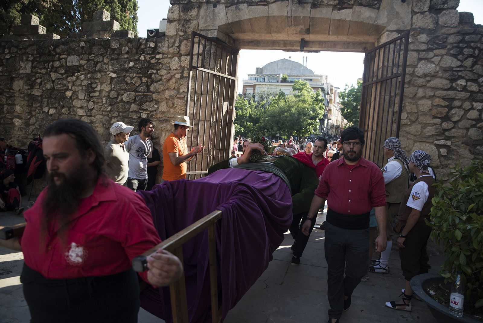 Ball de l'ofrena amb els Castellers i benedicció de rams. FOTO: Bernat Millet
