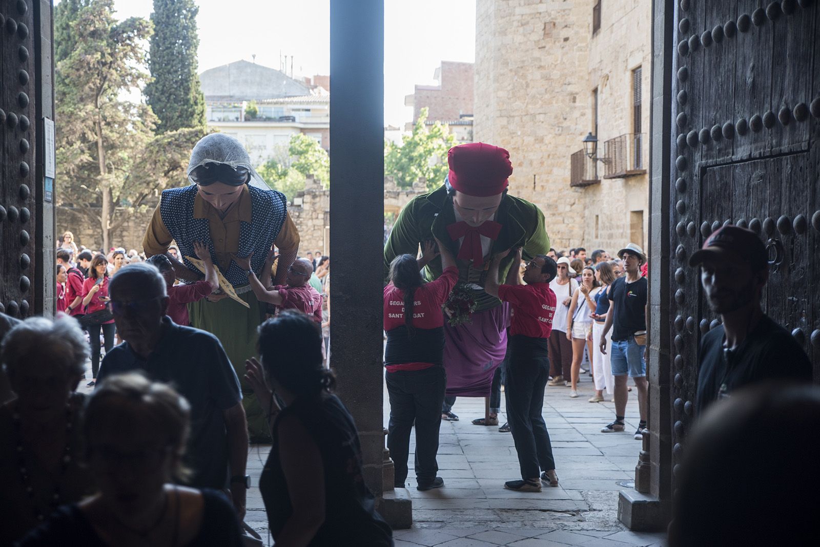 Ball de l'ofrena amb els Castellers i benedicció de rams. FOTO: Bernat Millet