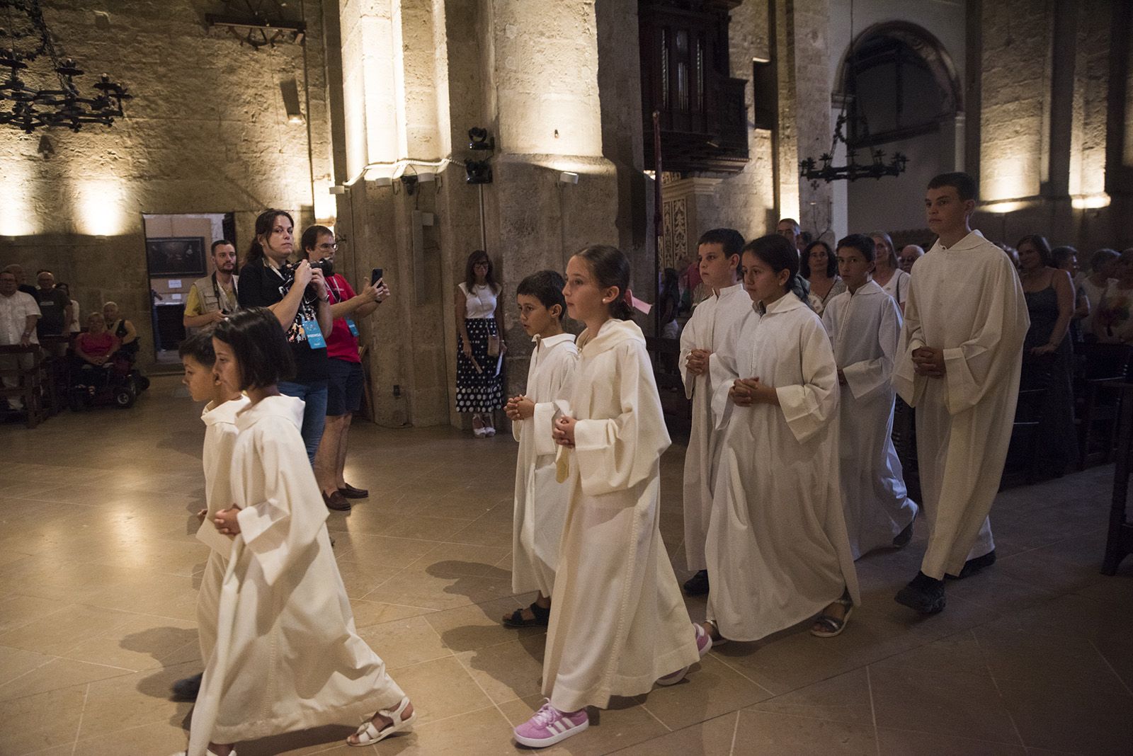 Ball de l'ofrena amb els Castellers i benedicció de rams. FOTO: Bernat Millet
